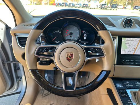Used 2017 Porsche Macan S w/ Dark Walnut Interior Package image 17