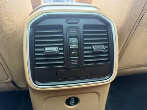 Used 2018 Porsche Macan AWD/4WD image 34