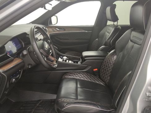 Used 2022 Jeep Grand Cherokee Summit w/ Luxury Tech Group V image 17