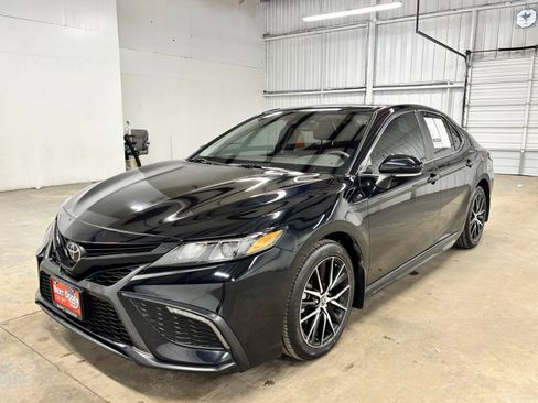 Used 2024 Toyota Camry SE FWD image 3