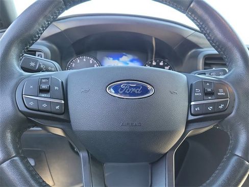 Used 2020 Ford Explorer XLT image 11