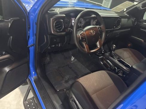 Used 2021 Toyota Tacoma TRD Sport w/ Technology Package image 11