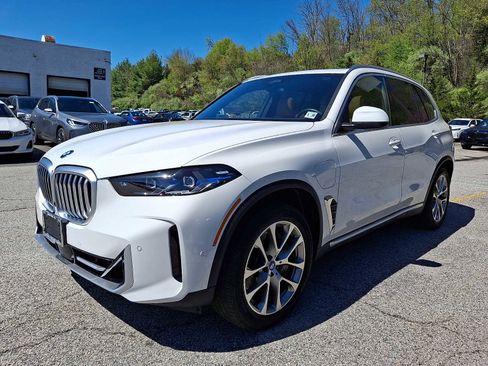 Used 2025 BMW X5 xDrive50e AWD/4WD image 3