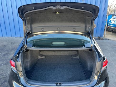 Used 2025 Toyota Corolla LE image 29