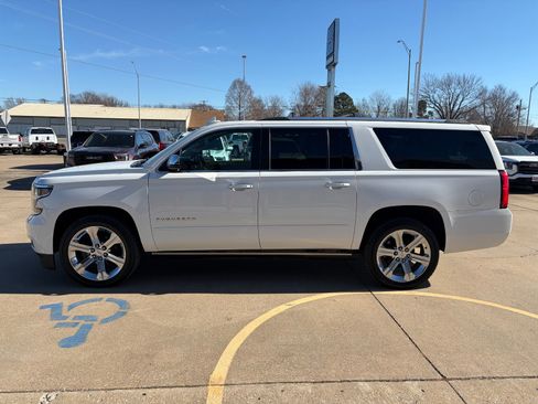 Used 2020 Chevrolet Suburban Premier image 3