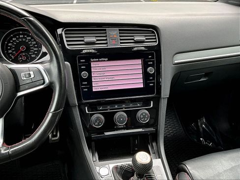Used 2020 Volkswagen Golf 4-Door FWD image 9