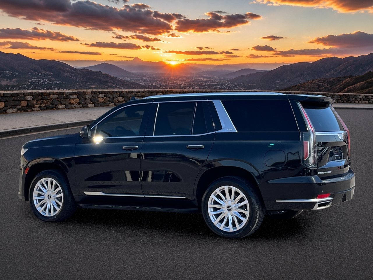 Used 2021 Cadillac Escalade Luxury w/ LPO, Illumination Package RWD image 4
