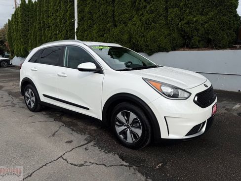 Used 2017 Kia Niro LX FWD image 1