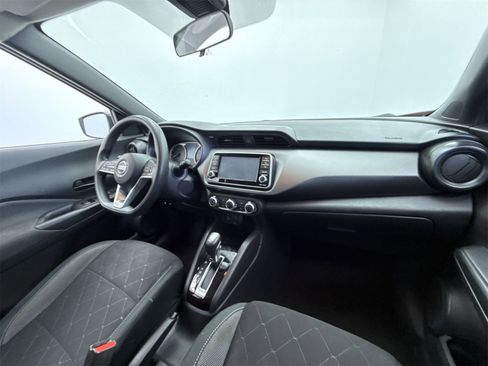 Used 2020 Nissan Kicks S image 16