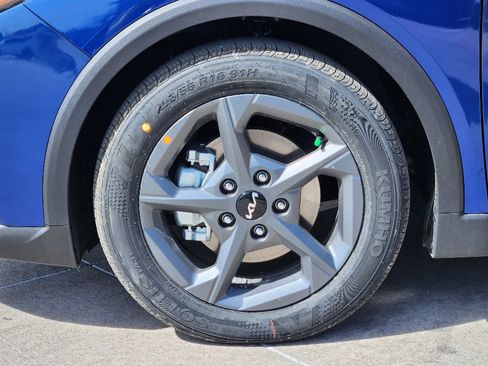 New 2026 Kia K4 LXS image 7