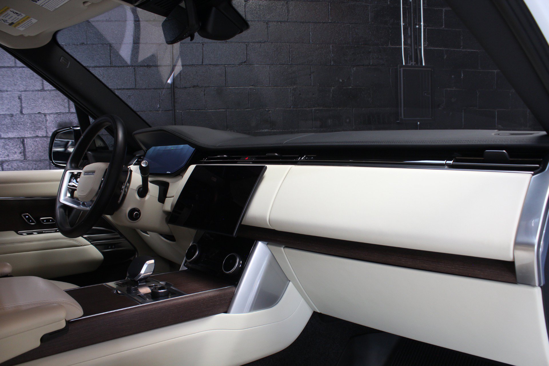 Used 2023 Land Rover Range Rover Long Wheelbase SE AWD/4WD image 47