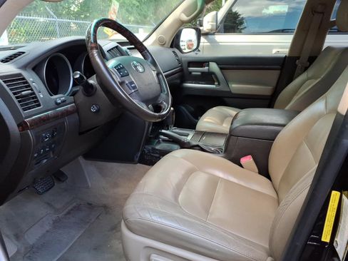 Used 2011 Toyota Land Cruiser w/ Upgrade Pkg AWD/4WD image 5