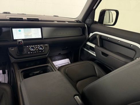 Used 2024 Land Rover Defender 110 S image 21