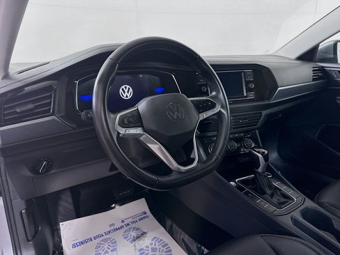 Used 2024 Volkswagen Jetta SE image 9