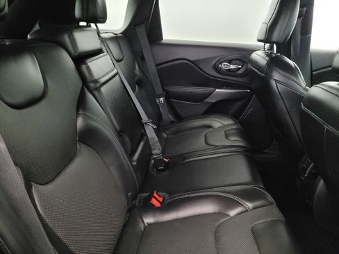 Used 2019 Jeep Cherokee Limited AWD/4WD image 19