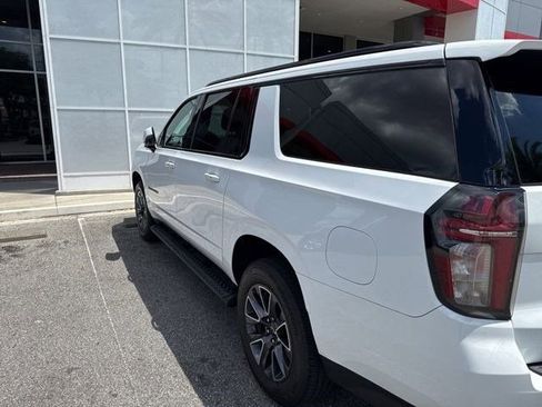 Used 2023 Chevrolet Suburban Z71 w/ Luxury Package image 7
