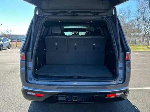 Used 2023 Jeep Wagoneer 4WD w/ Premium Group I image 15