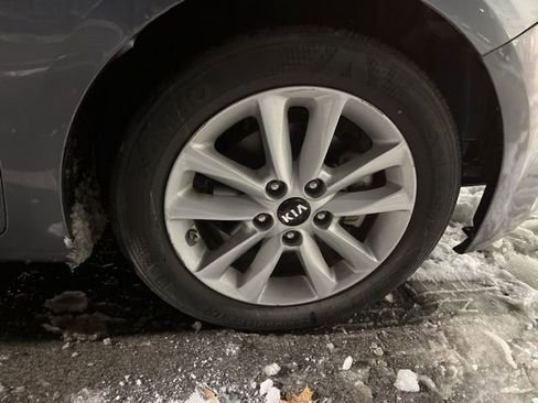 Certified 2017 Kia Forte S image 13