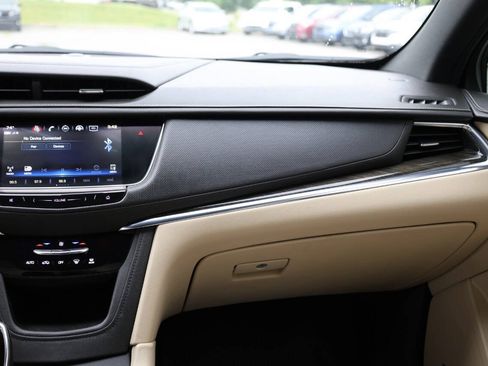 Used 2018 Cadillac XT5 FWD image 24