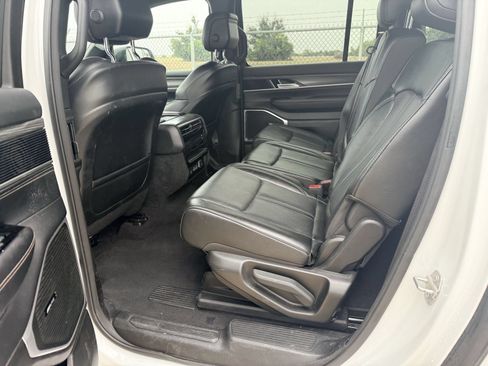 Used 2024 Jeep Wagoneer L Series II RWD image 14
