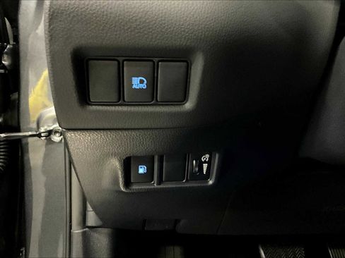 Used 2022 Toyota C-HR XLE image 34