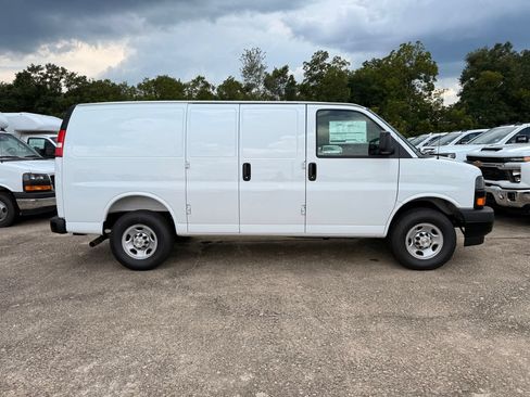 New 2026 Chevrolet Express 2500 w/ Driver Convenience Package RWD image 6