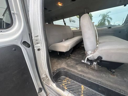 Used 2006 Ford E-350 and Econoline 350 XLT RWD image 31