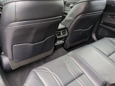 Used 2024 Lexus ES 300h Ultra Luxury image 18