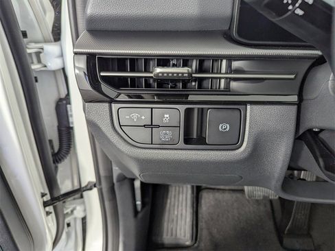 New 2026 Kia Sportage LX image 21