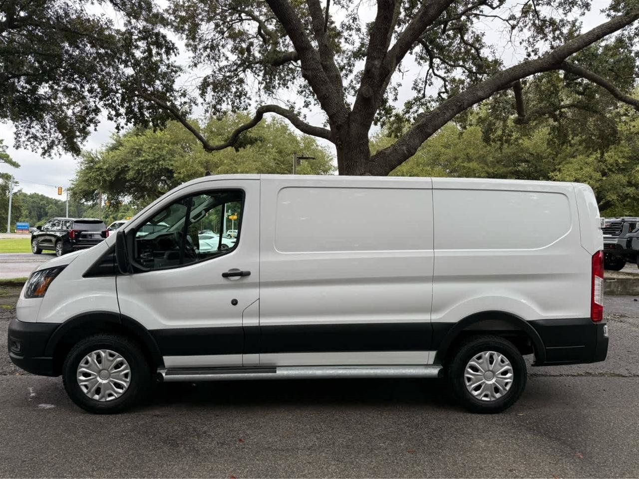 Used 2025 Ford Transit 250 Low Roof w/ Exterior Upgrade Package RWD image 2