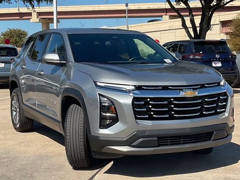 Used 2025 Chevrolet Equinox LT AWD/4WD image 3