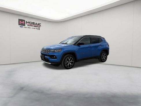 Used 2025 Jeep Compass Limited AWD/4WD image 4