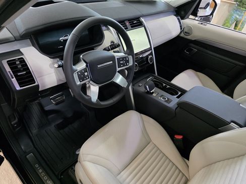 New 2026 Land Rover Discovery Dynamic SE AWD/4WD image 12