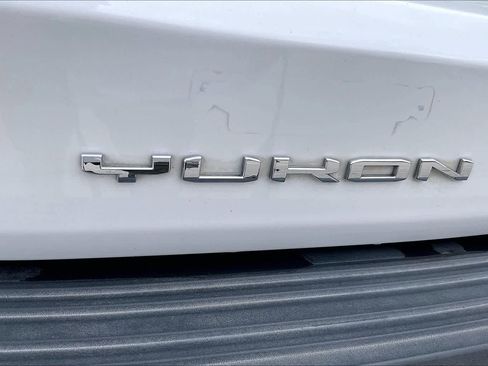 Used 2021 GMC Yukon Denali w/ Denali Premium Package image 9