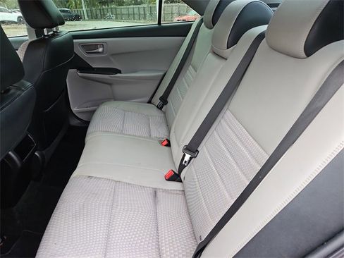 Used 2015 Toyota Camry SE image 12