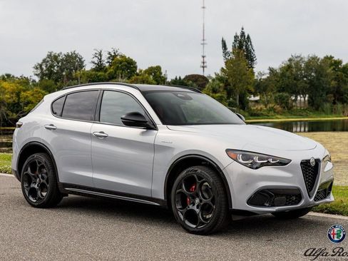 New 2025 Alfa Romeo Stelvio Sprint image 1