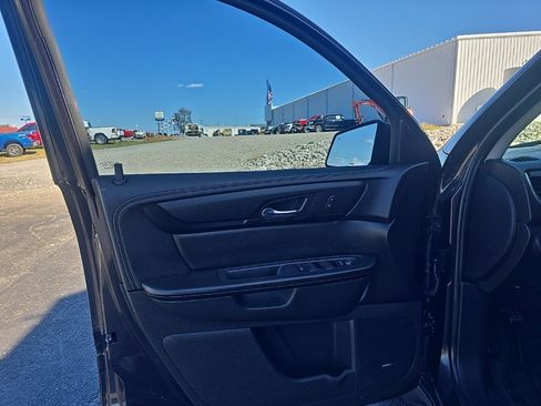 Used 2017 Chevrolet Traverse LT image 11