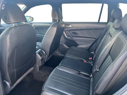 Used 2022 Volkswagen Tiguan SE R-Line image 11
