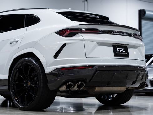 Used 2022 Lamborghini Urus AWD/4WD image 17
