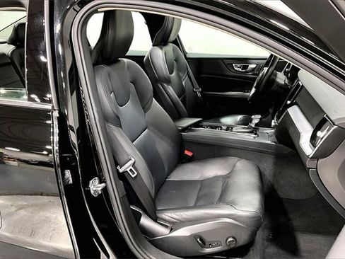 Used 2019 Volvo S60 T5 Momentum w/ Premium Package image 7