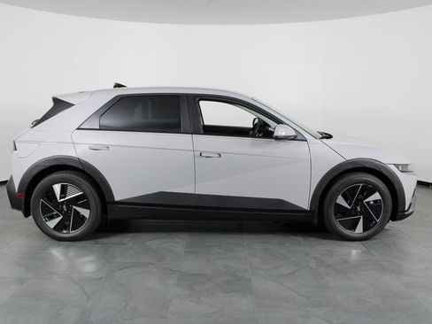 New 2026 Hyundai Ioniq 5 SEL image 10