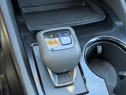 Used 2022 Nissan Rogue SV AWD/4WD image 19