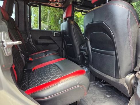 Used 2019 Jeep Wrangler Unlimited Sahara AWD/4WD image 6