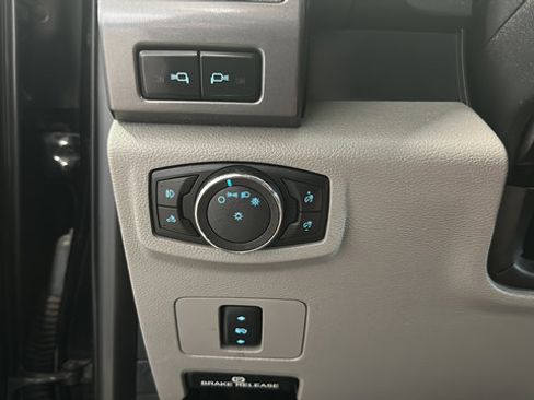 Used 2017 Ford F350 XLT w/ XLT Premium Package AWD/4WD image 32