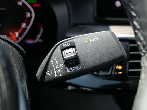 Used 2023 BMW M550i xDrive w/ Executive Package AWD/4WD image 16