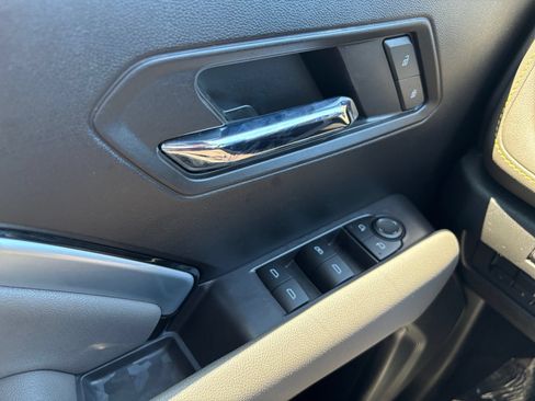 Used 2023 Chevrolet Colorado ZR2 w/ LPO, Tailgate Decal Package AWD/4WD image 11
