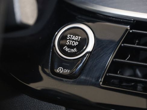 Used 2023 BMW M550i xDrive w/ Executive Package image 39