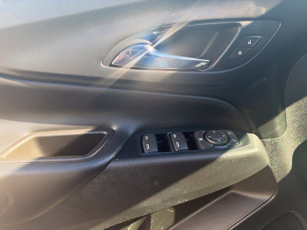 Used 2018 Chevrolet Equinox LT FWD image 12