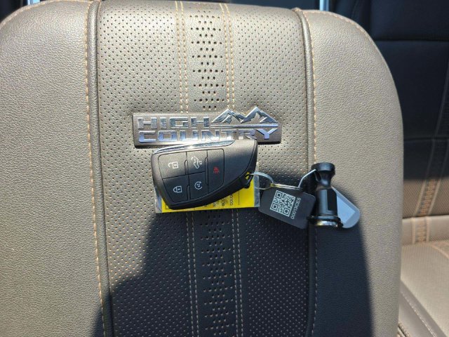 Used 2026 Chevrolet Silverado 3500 High Country w/ Technology Package AWD/4WD image 9