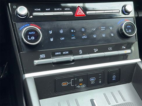 Used 2024 Hyundai Santa Fe Limited image 31